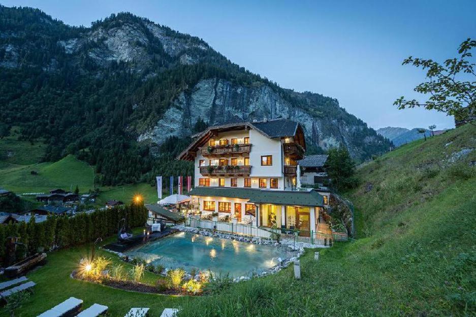 Naturhotel Huettenwirt Im Grossarltal Hüttschlag Zewnętrze zdjęcie